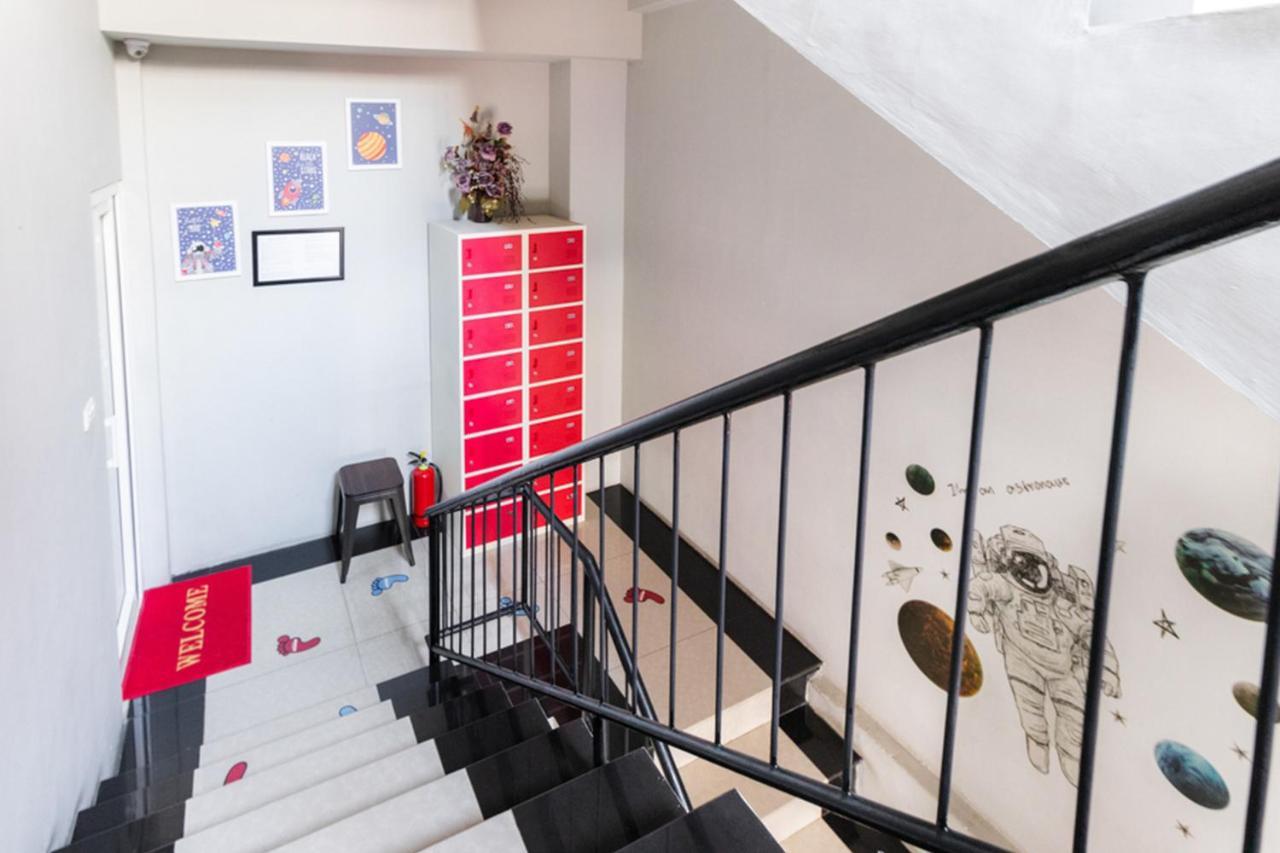 Reddoorz Hostel @ Capsule Inn Медан Экстерьер фото