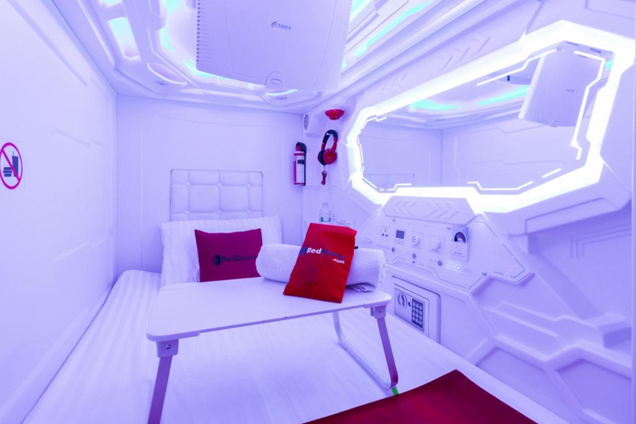 Reddoorz Hostel @ Capsule Inn Медан Экстерьер фото