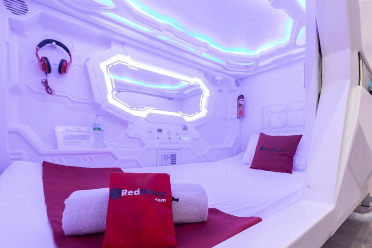 Reddoorz Hostel @ Capsule Inn Медан Экстерьер фото
